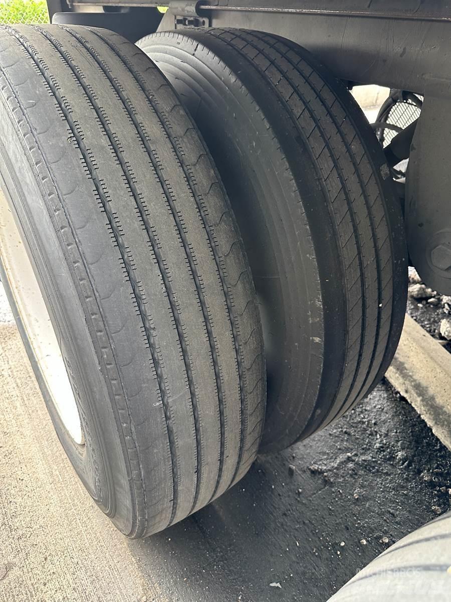 Hyundai  厢式拖车