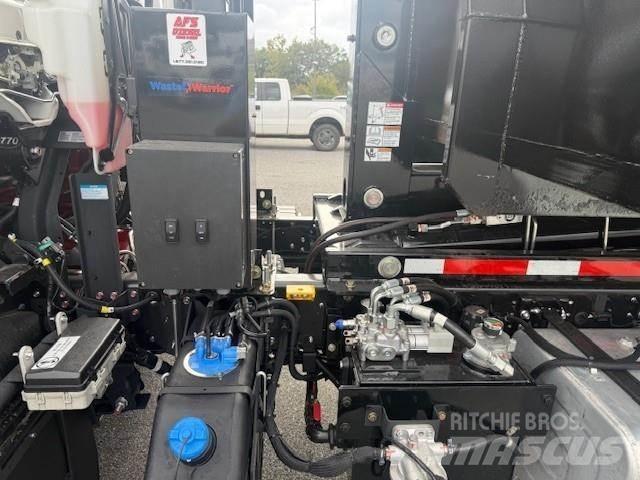 Isuzu FTR 工程吊钩车