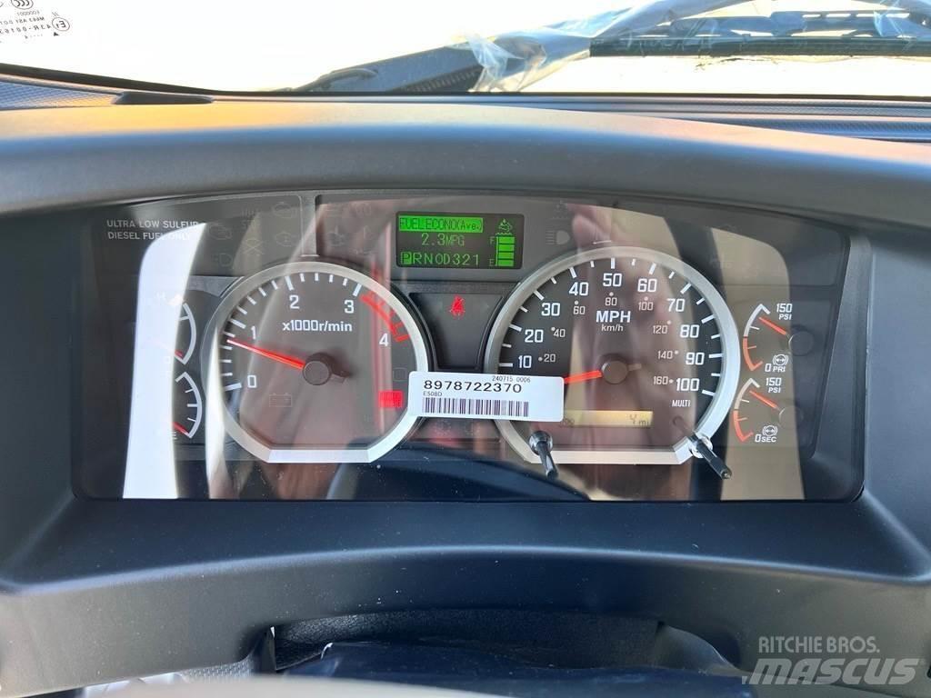 Isuzu FTR 牵引车