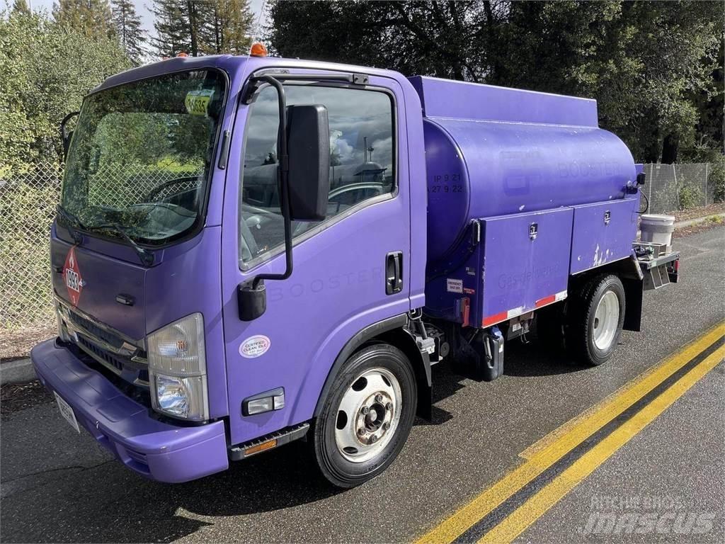 Isuzu NPR 油罐车