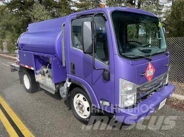 Isuzu NPR 油罐车