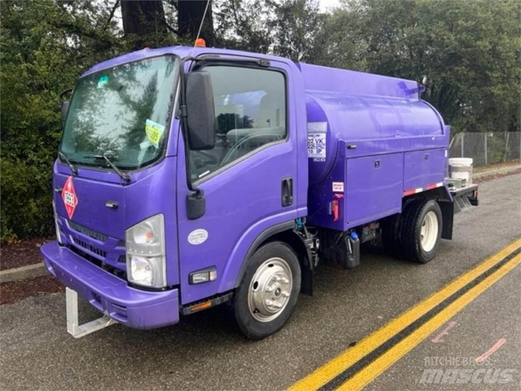 Isuzu NPR 油罐车