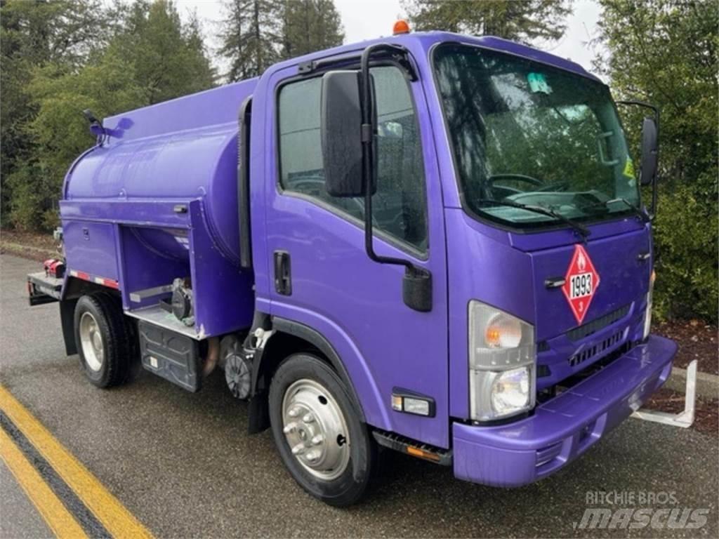 Isuzu NPR 油罐车
