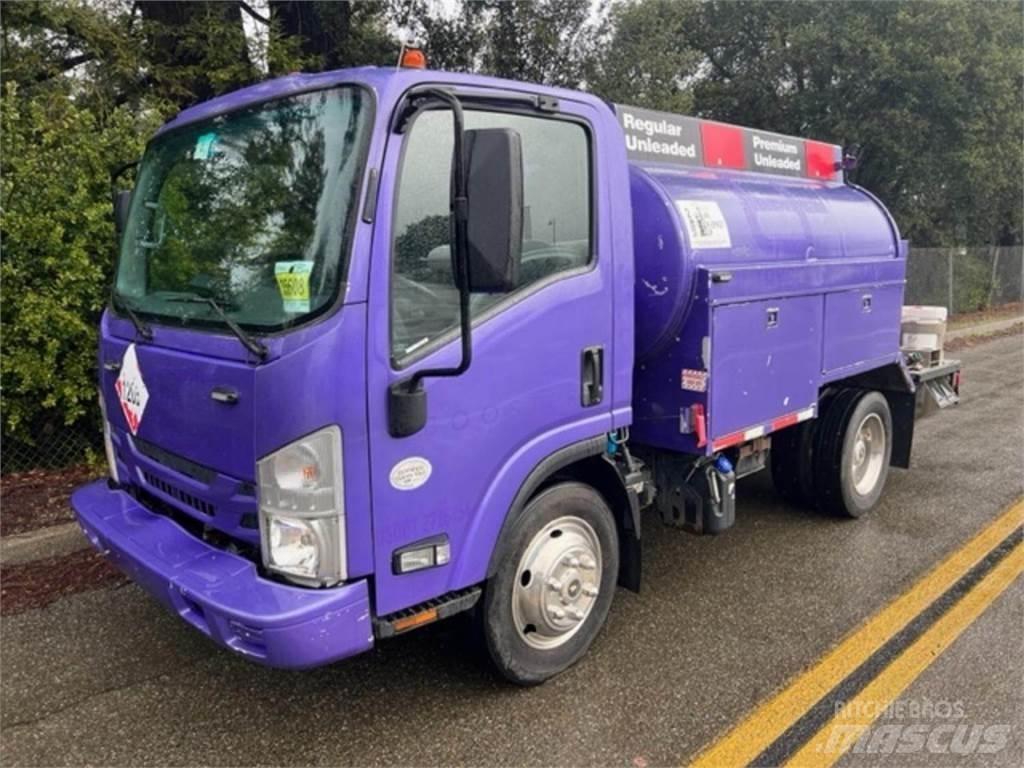 Isuzu NPR 油罐车