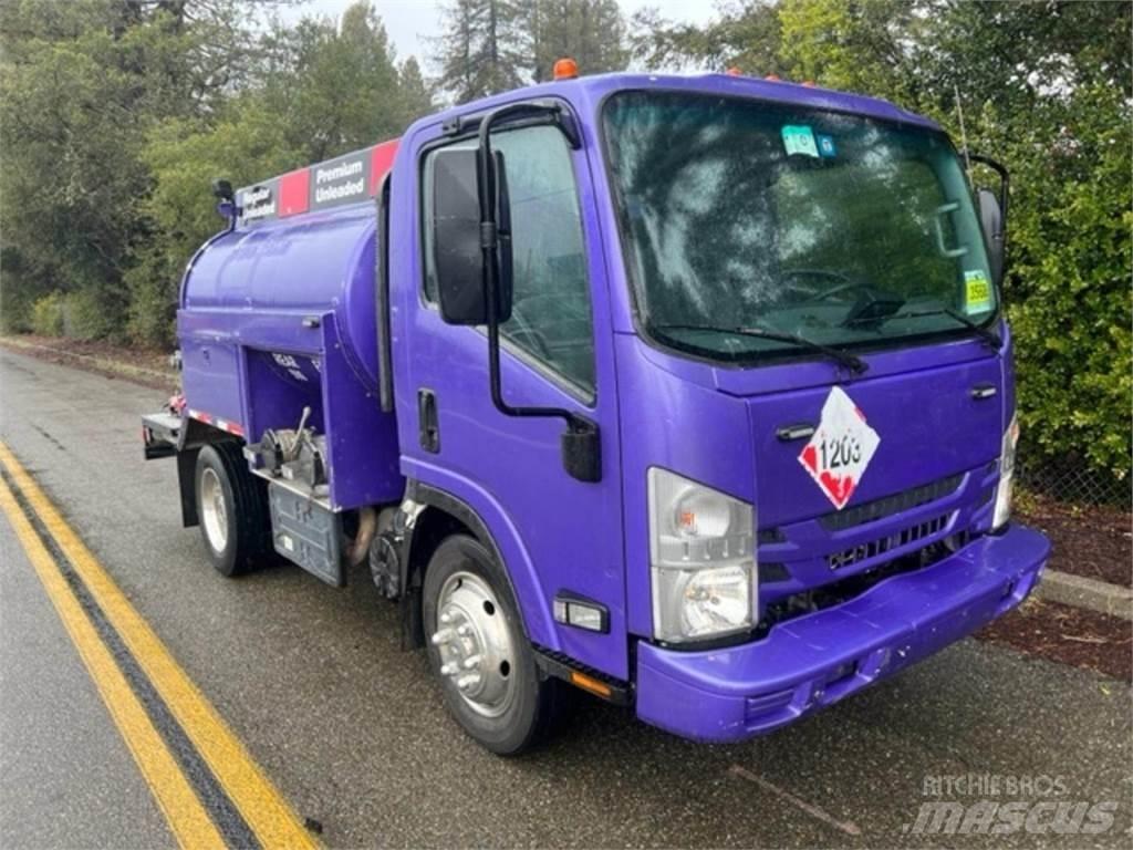 Isuzu NPR 油罐车