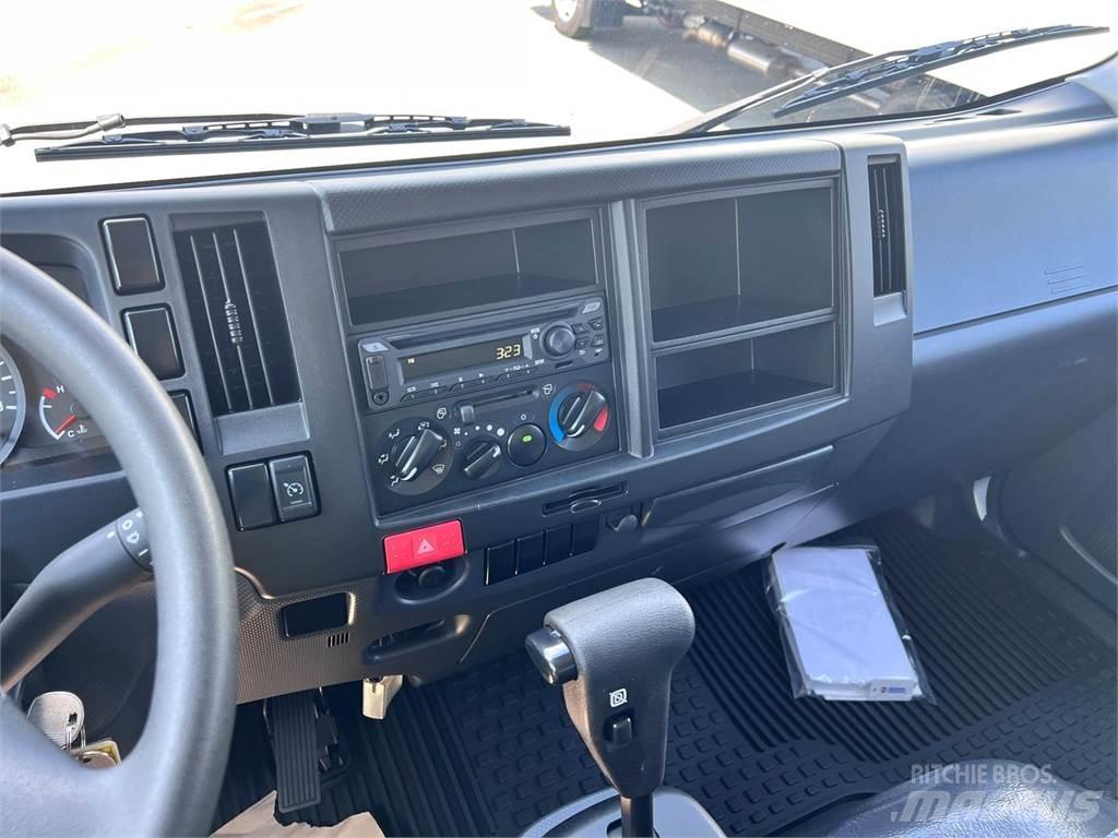 Isuzu NPR 皮卡车