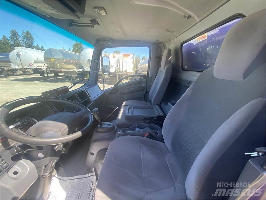Isuzu NQR 油罐车