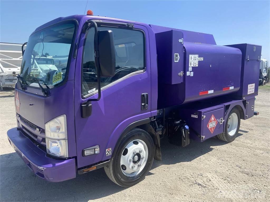 Isuzu NQR 油罐车