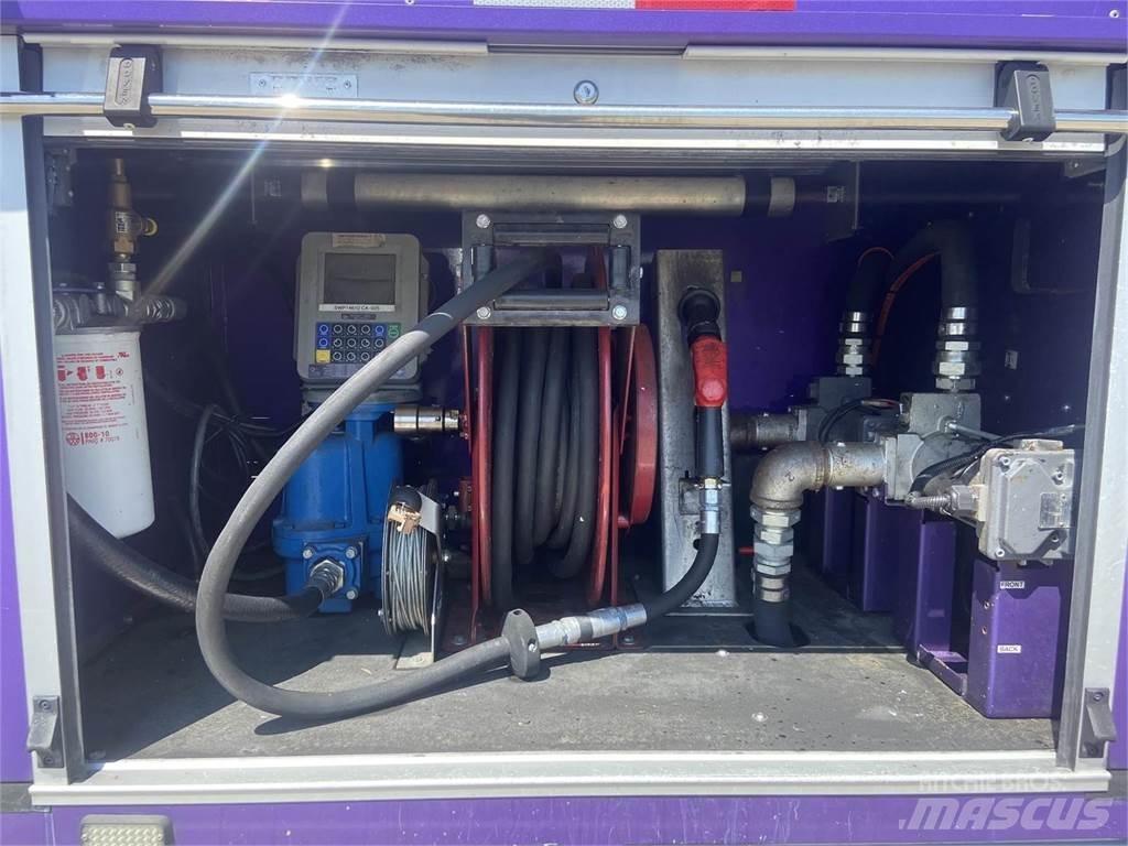 Isuzu NQR 油罐车