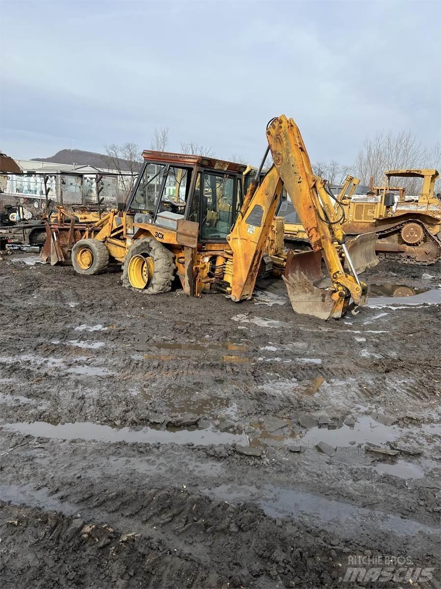 JCB 3CX 反铲装载机