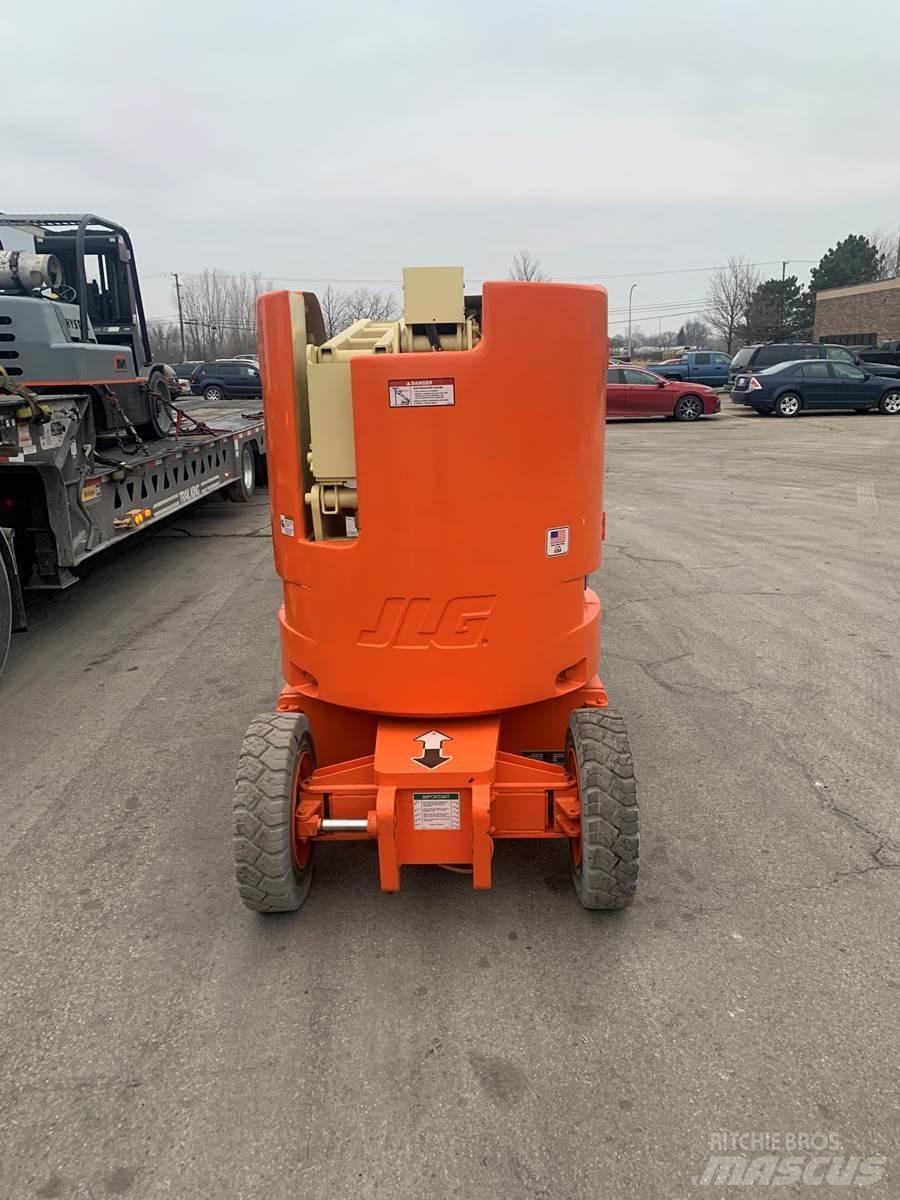JLG E300AJ 客货电梯