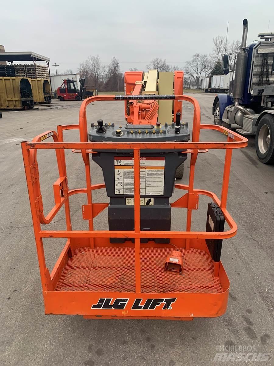 JLG E300AJ 客货电梯
