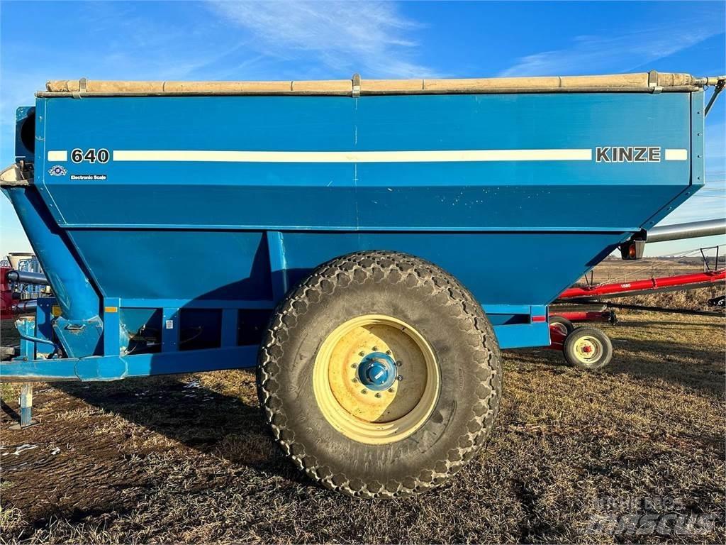 Kinze 640 粮食车
