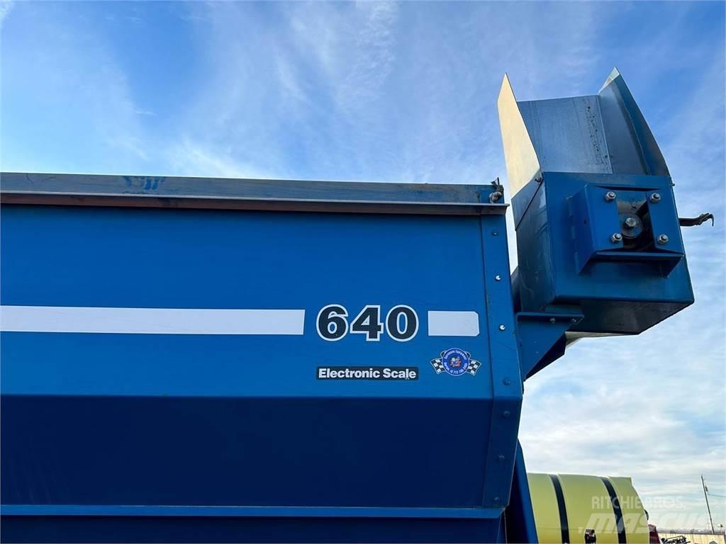 Kinze 640 粮食车