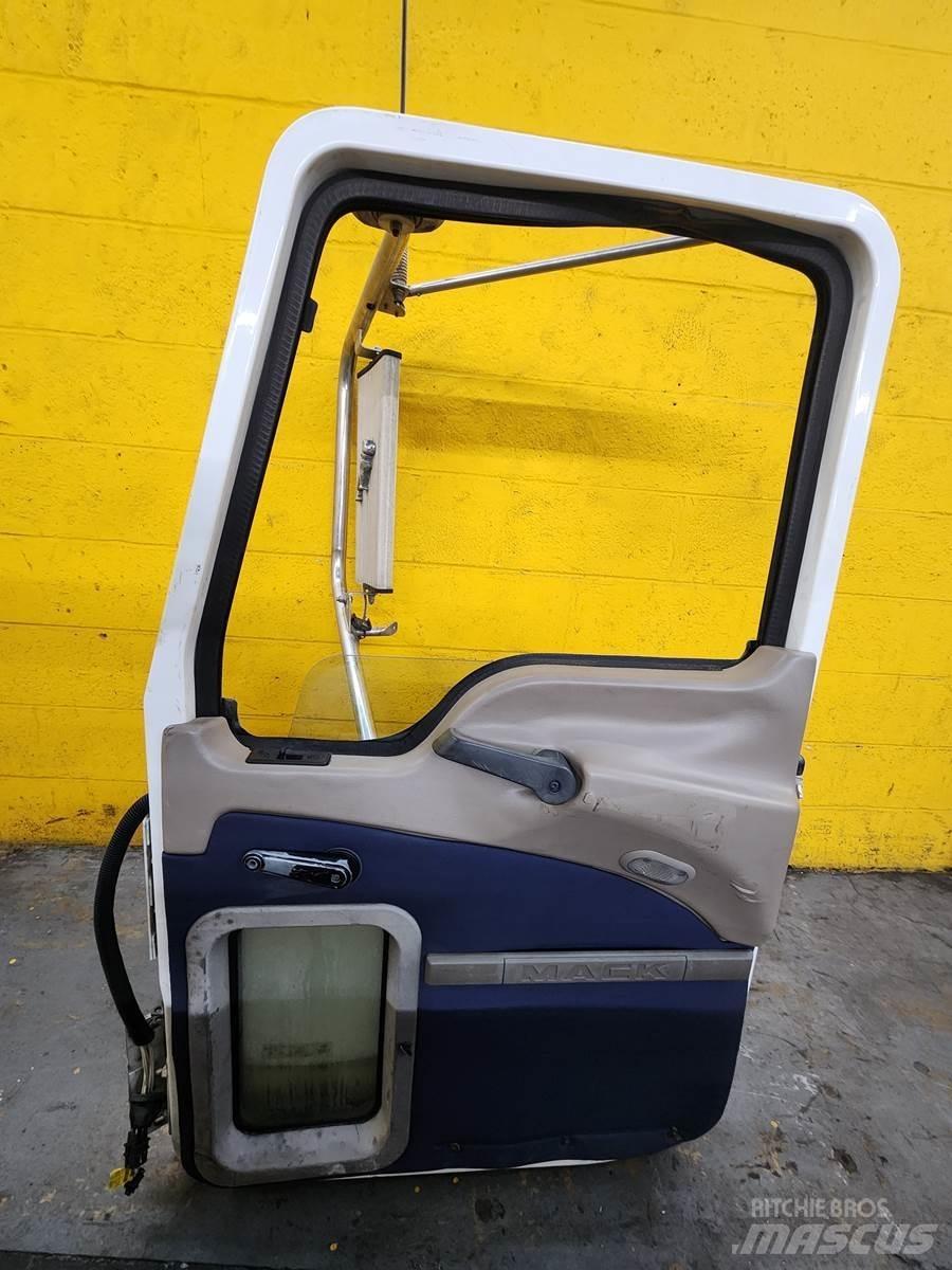 Mack  运输工具-其他