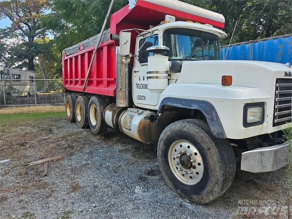 Mack 600RD 自卸式货车