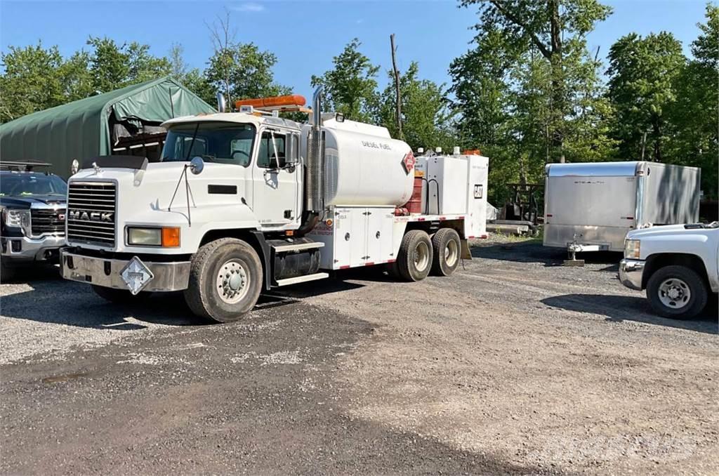 Mack CH613 油罐车