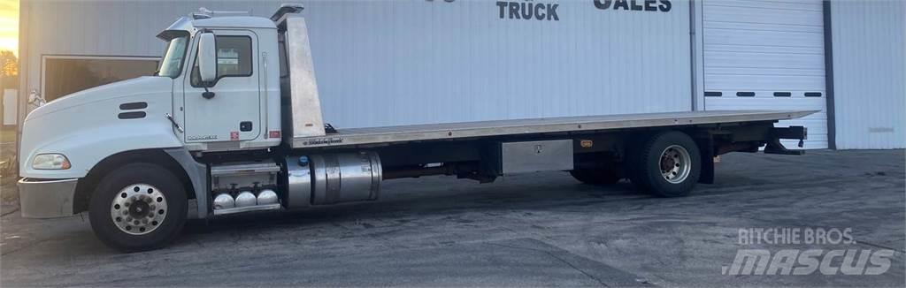Mack MP7 翻斗拖车