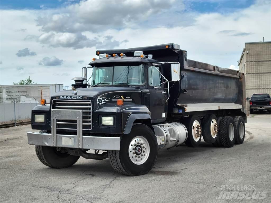 Mack RD690 自卸式货车