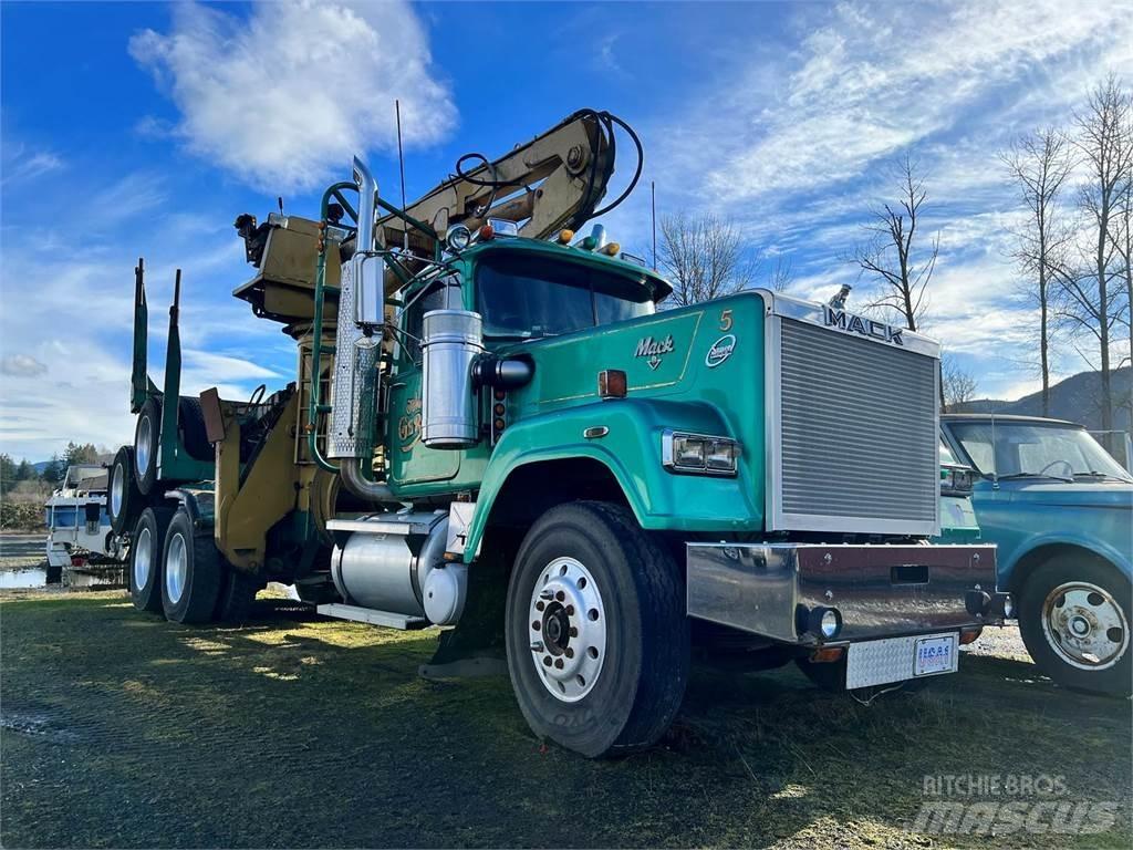 Mack RW700 木材运输车