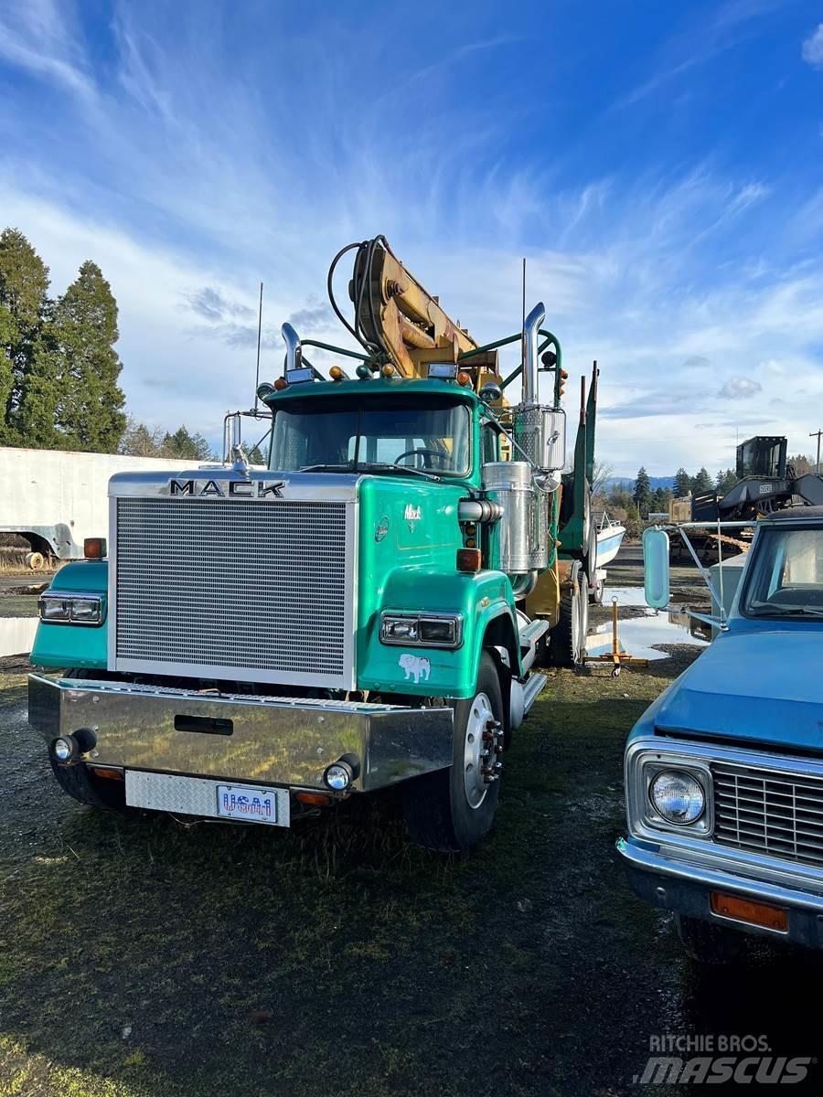 Mack RW700 木材运输车