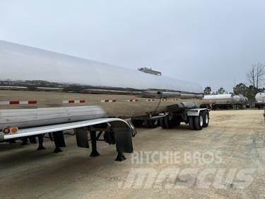 Polar  罐式拖车