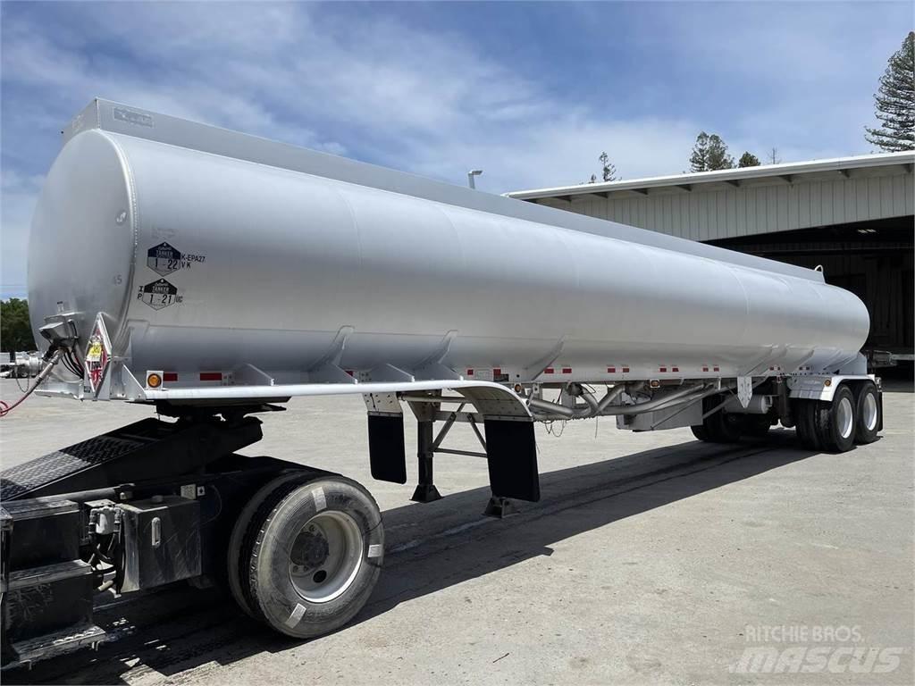 Polar  罐式拖车
