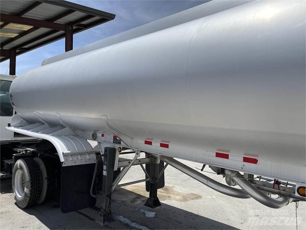 Polar  罐式拖车