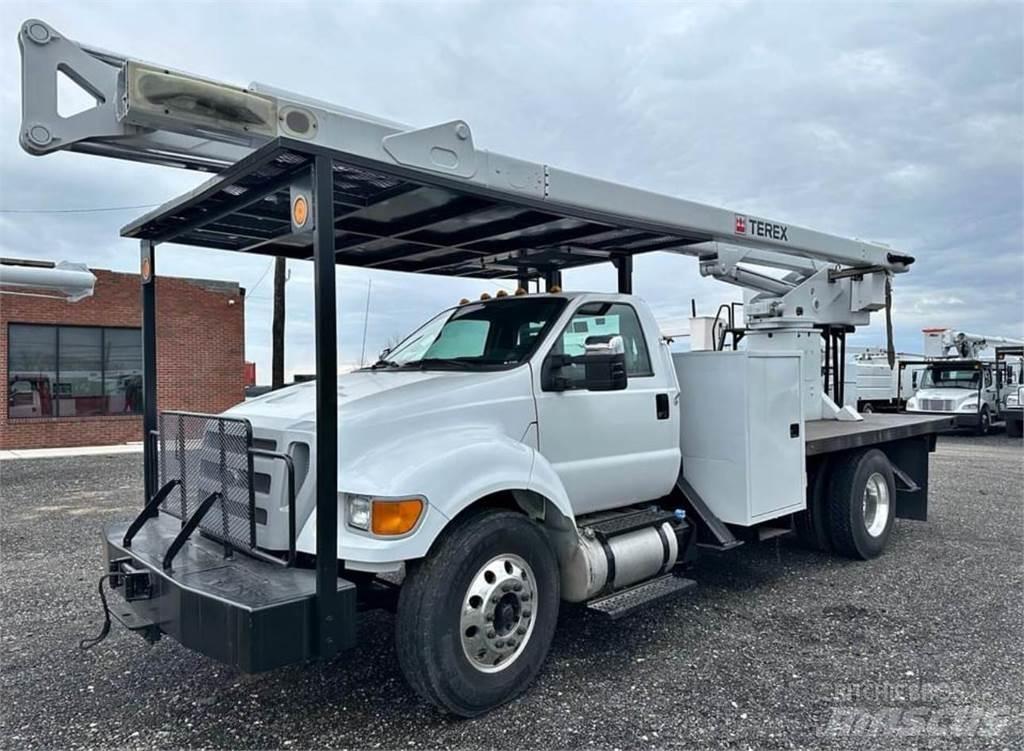 Terex XT60 车载式高空作业车