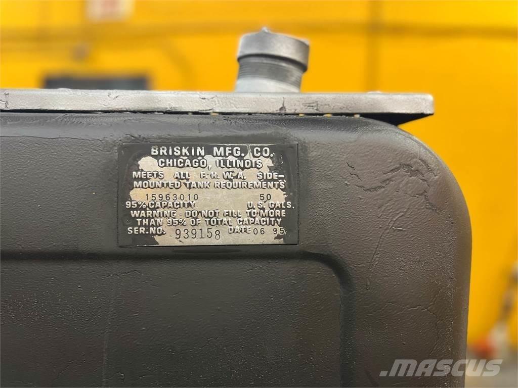 Unmarked 油罐车