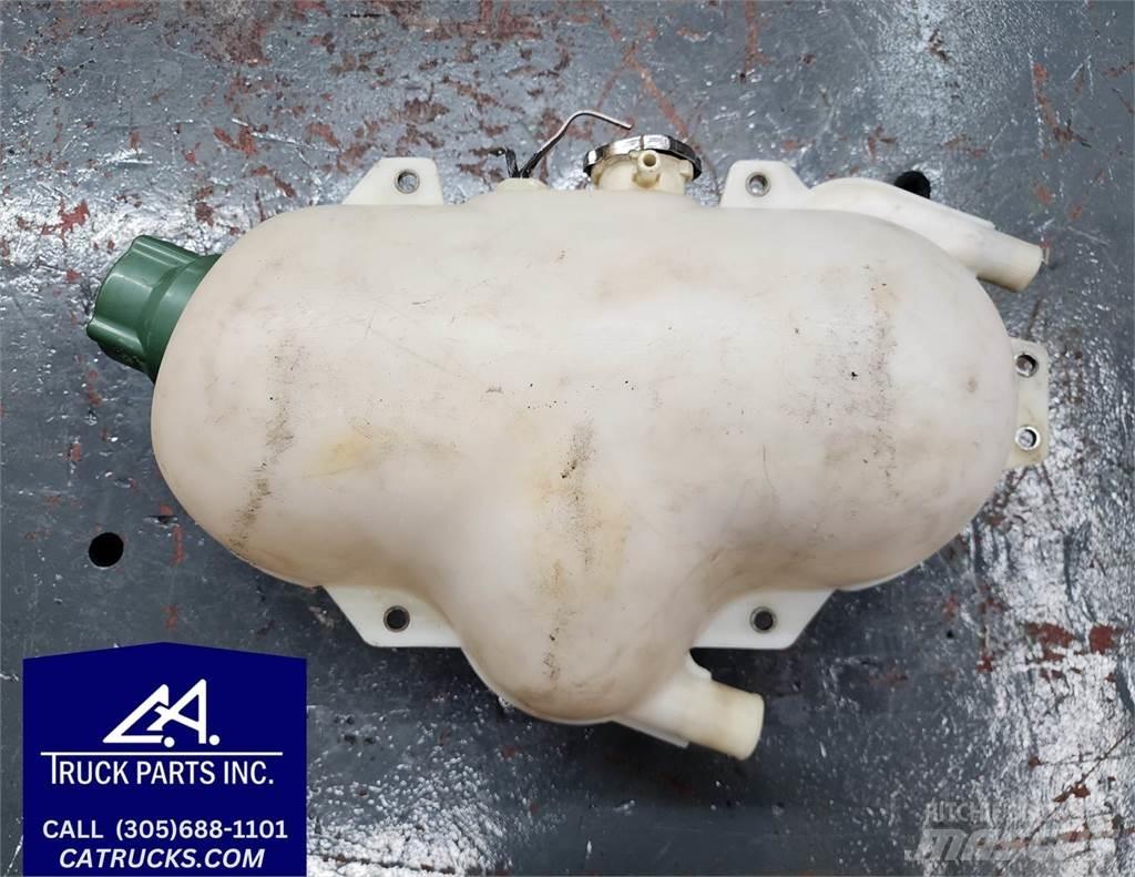 Volvo Mack 散热器