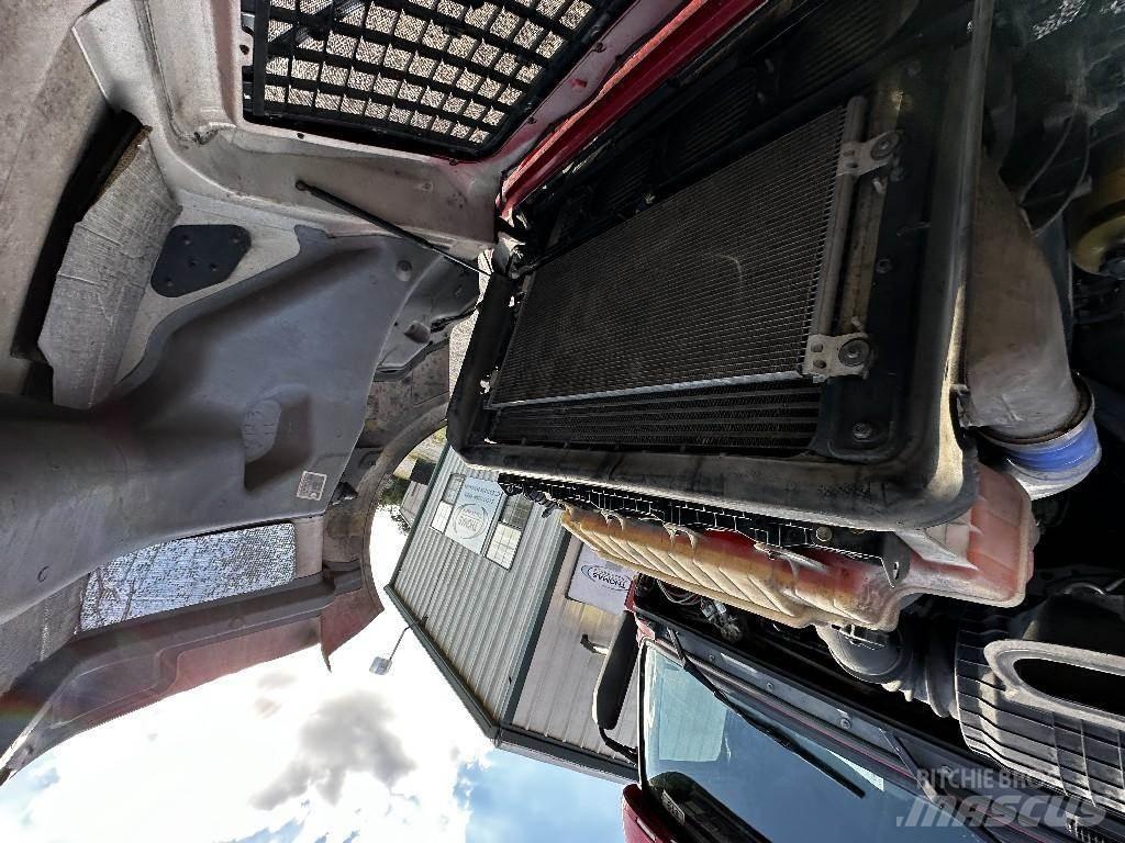 Volvo VNL 散热器