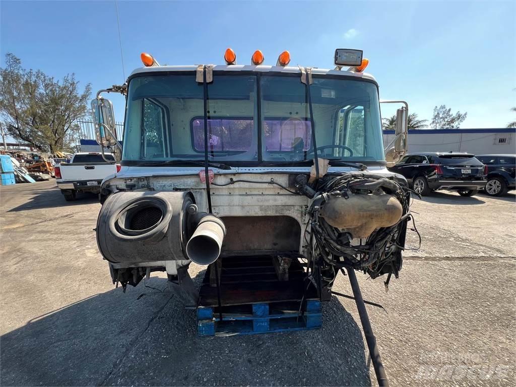 Volvo VNL 运输工具-其他