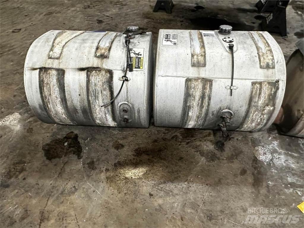 Volvo VNL 油罐车