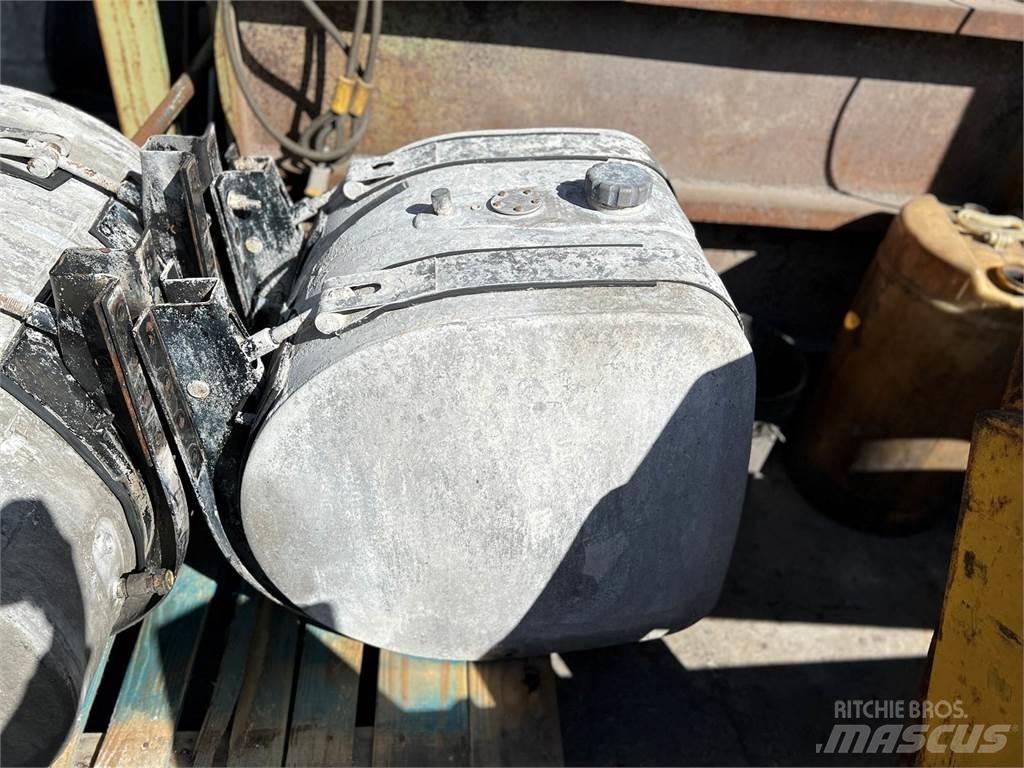 Volvo VNM 油罐车