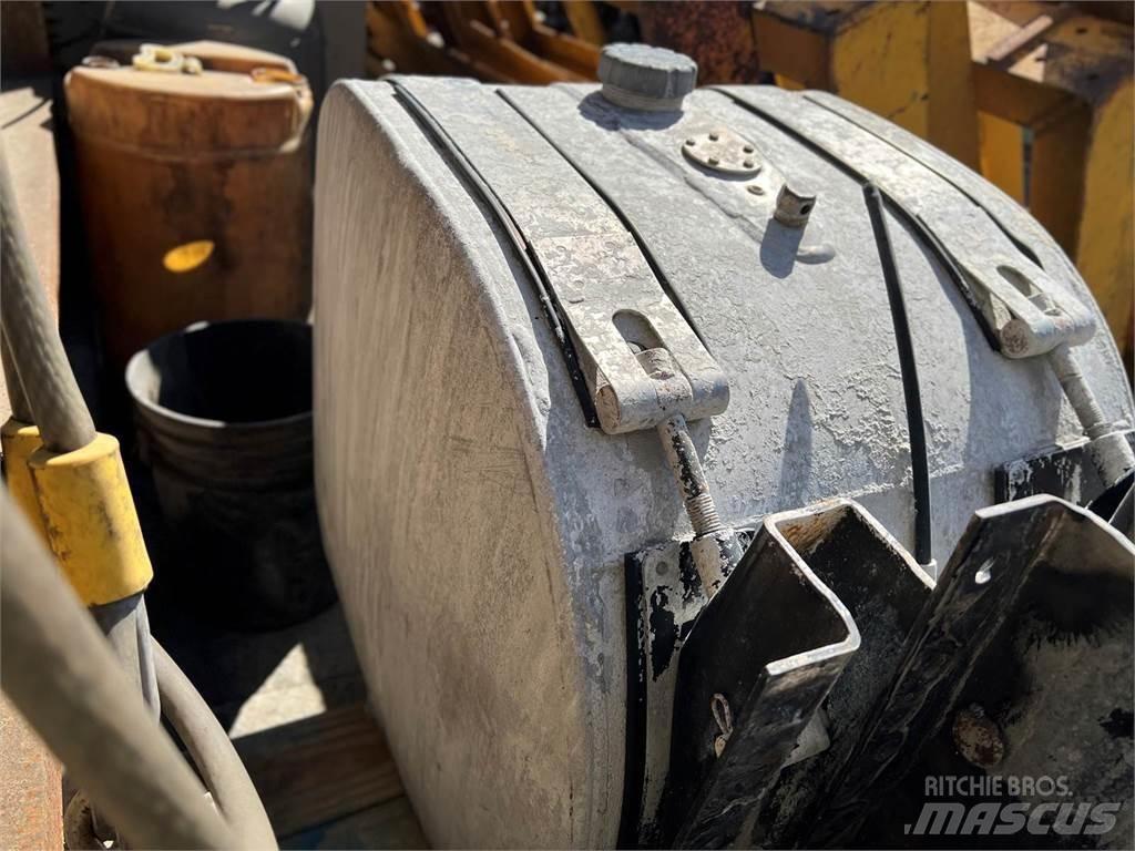 Volvo VNM 油罐车