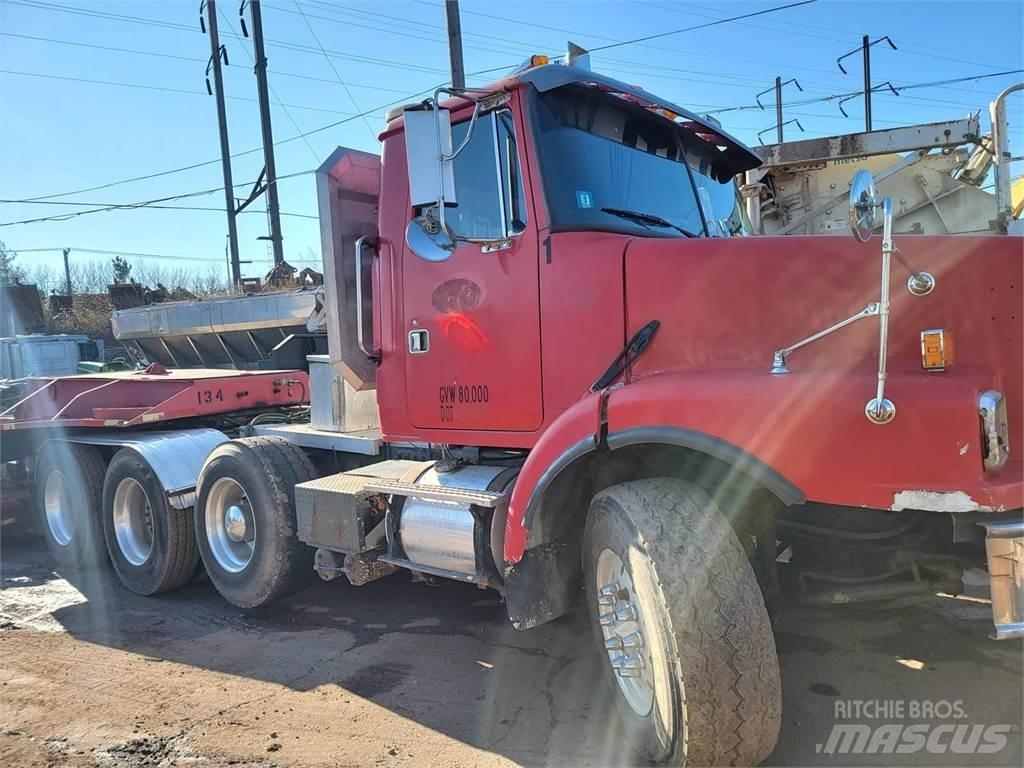 Volvo WG64 牵引车