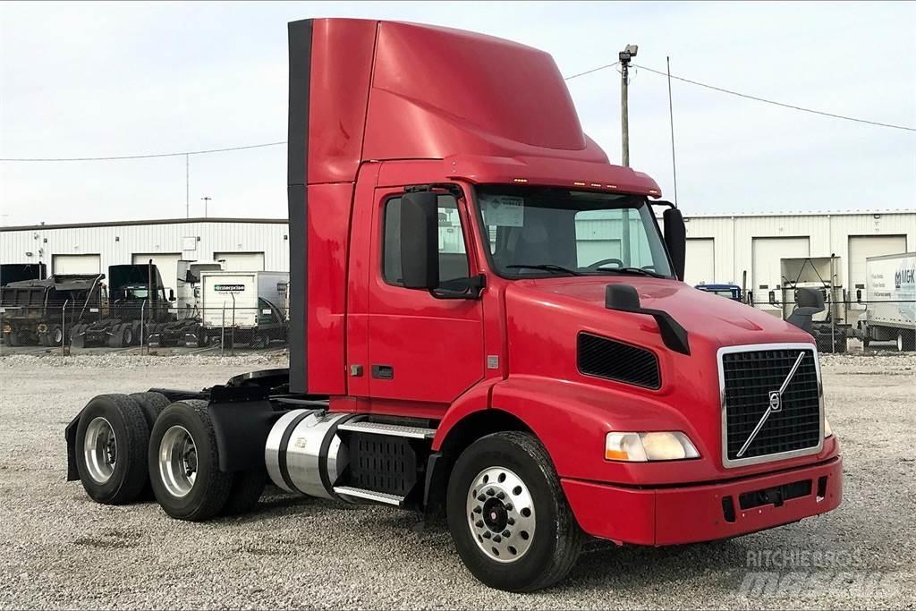 Volvo VNM 平板车