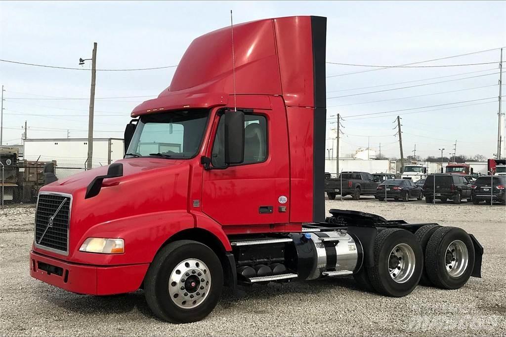 Volvo VNM 平板车