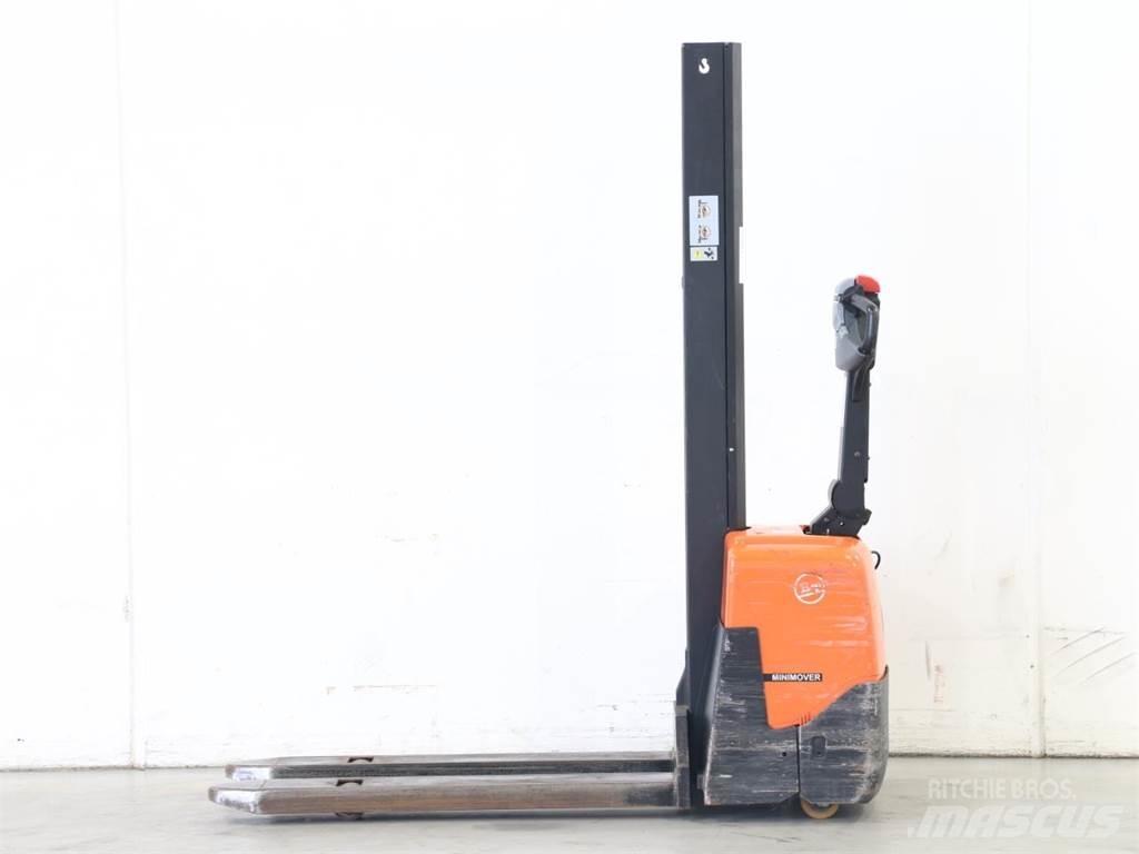 BT HWE100 手推堆垛车