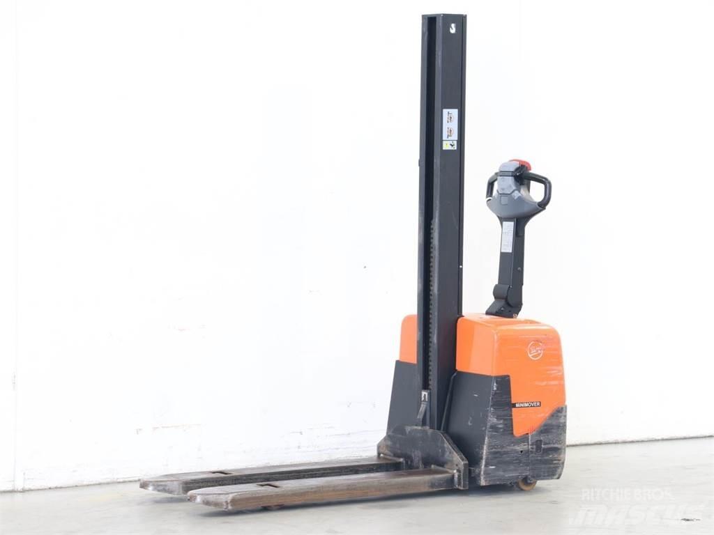 BT HWE100 手推堆垛车