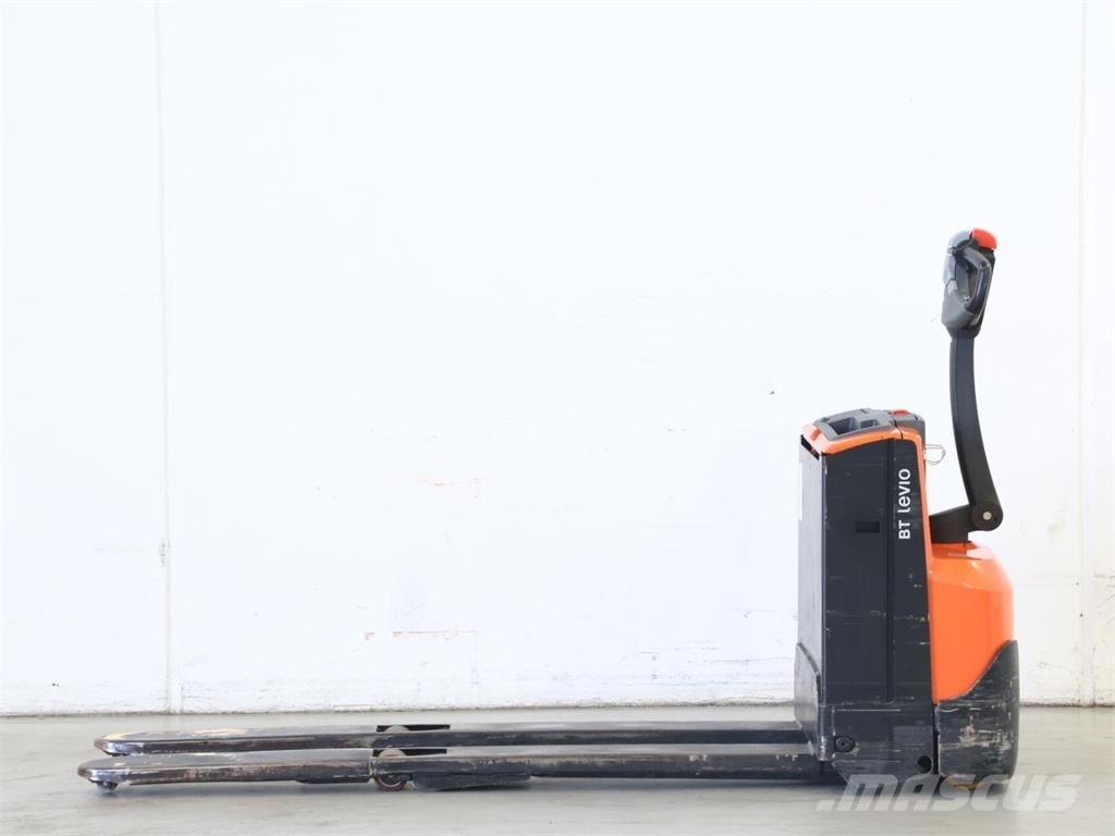 BT LWE160 手推堆垛车