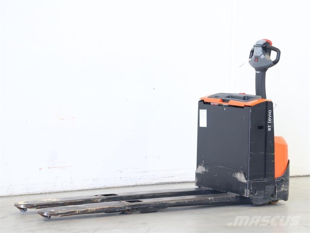 BT LWE160 手推堆垛车