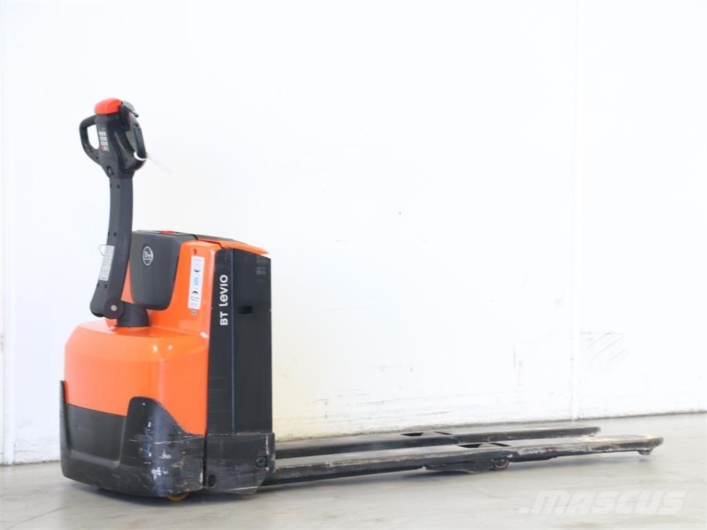 BT LWE160 手推堆垛车