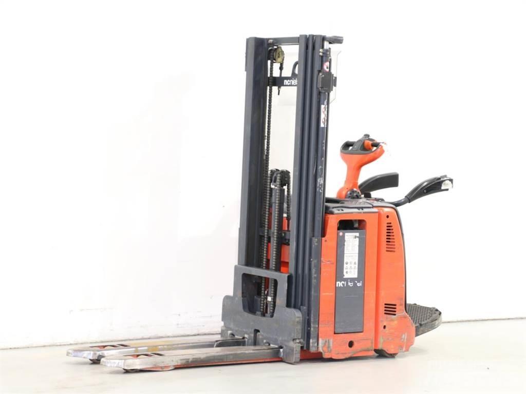Linde D12AP/133 手推堆垛车
