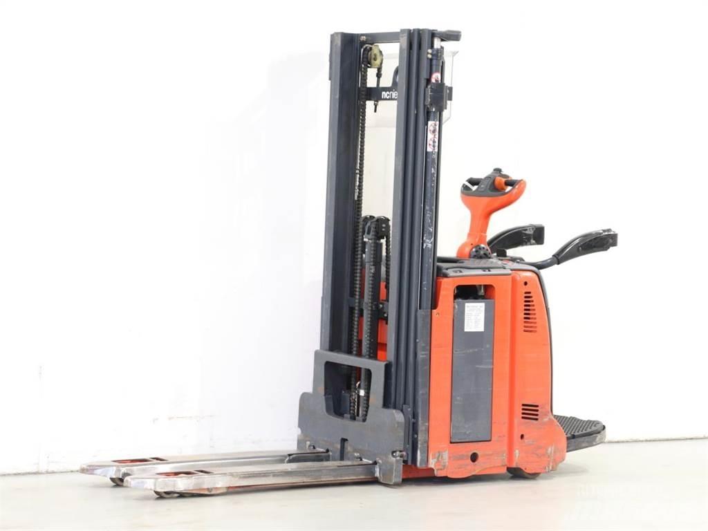Linde D12AP/133 手推堆垛车