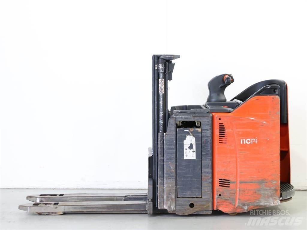 Linde D12HPSP/133 手推堆垛车