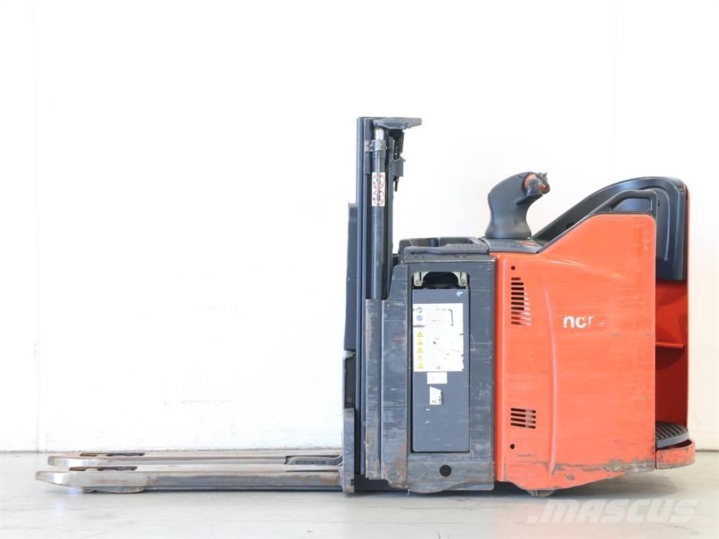 Linde D12SP/133-01 手推堆垛车