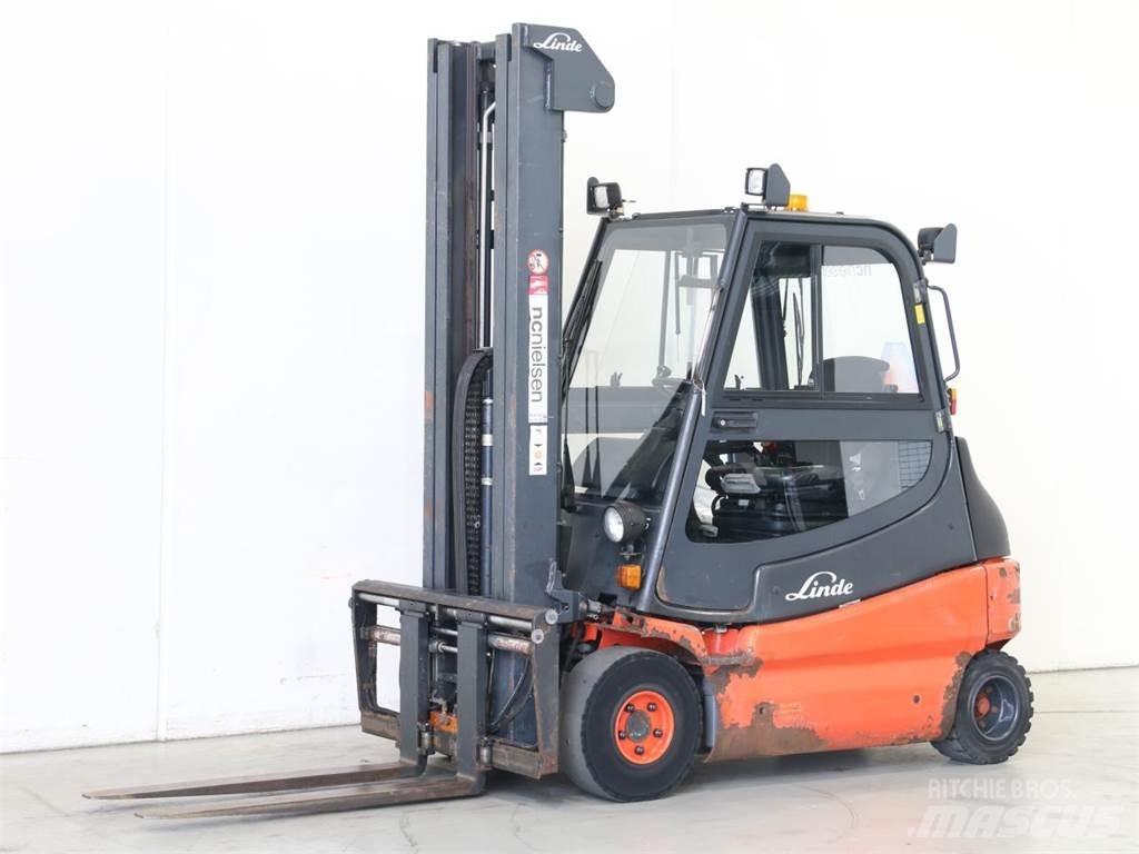 Linde E25/336-03 电动叉车