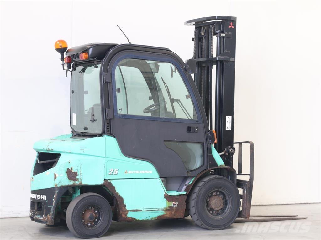 Mitsubishi FD25N 柴油叉车
